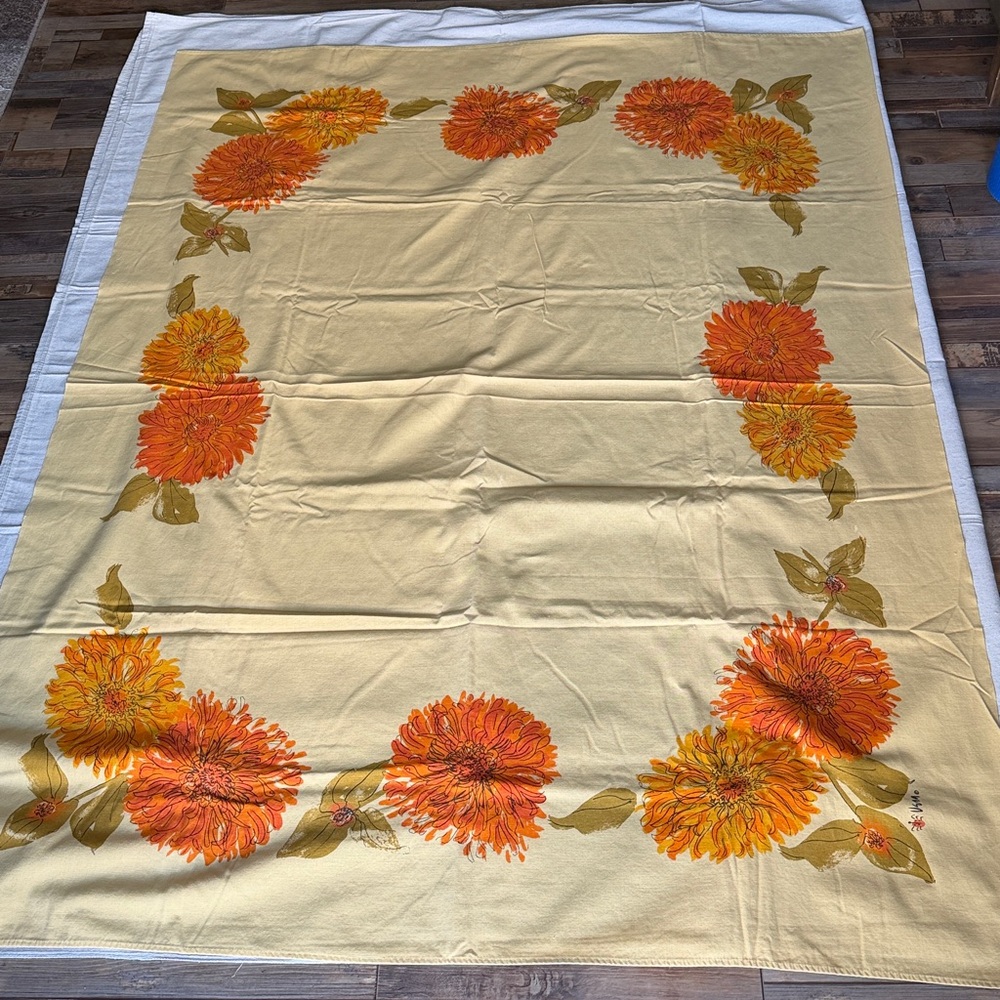 Vintage Vera Neumann Linen Tablecloth 🐞